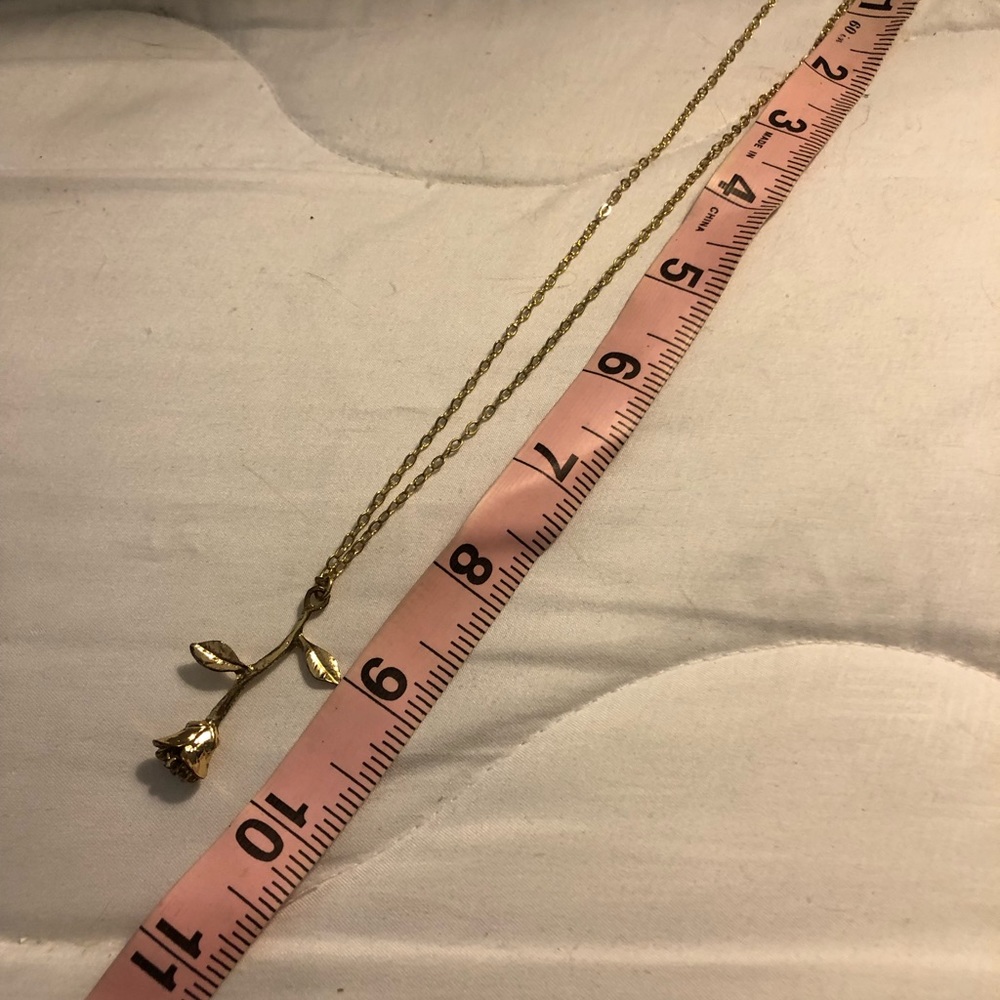 EUC Goldtone Rose Stem & Bloom Pendant Necklace